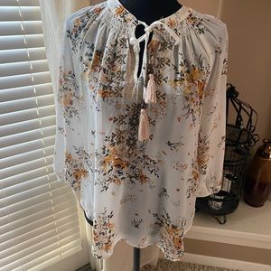 Blouse white with flowers
